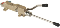 KNEE OPERATED MIXER 821/2