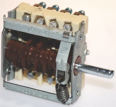 ПЕРЕКЛЮЧАТЕЛЬ 