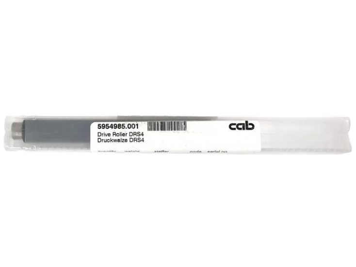 Вал приводной DRS4 CAB A4+M (чёрный) Оригинальный приводной вал CAB Print Roller DRS4 black (черный, с силиконовым покрытием, имеет больший ресурс и лучшее качество печати по сравнению со стандартным) предназначен для принтеров этикеток CAB серий&nbsp;A4+, A4+M, SQUIX 4. Каталожный номер производителя &mdash; 5954985.001. Деталь устанавливается в печатный механизм и участвует в протяжке этикеточного материала через зону печати.

Во время работы термоголовка прижимает этикетку и красящую ленту к поверхности вала. Вращение вала обеспечивает равномерное перемещение материала, стабильный контакт с печатающей головкой и точное позиционирование этикеток. Состояние его эластичного покрытия непосредственно влияет на качество изображения, отсутствие проскальзывания и корректную подачу носителя.
