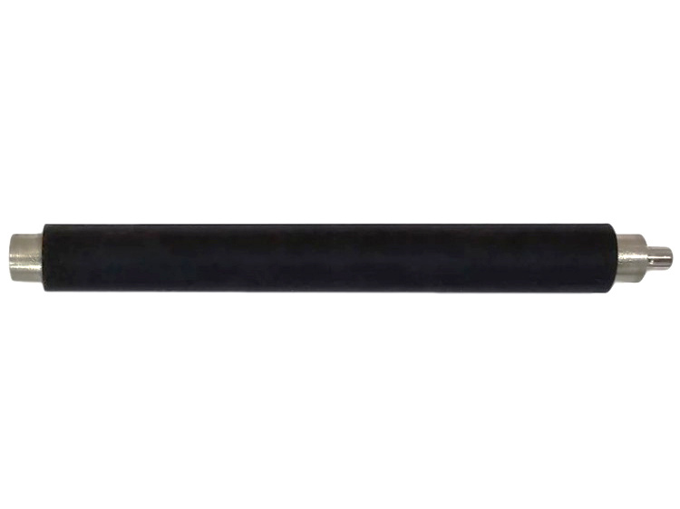 Вал приводной DRS4 CAB Squix 4 (чёрный) Оригинальный приводной вал CAB Print Roller DRS4 black (черный, с силиконовым покрытием, имеет больший ресурс и лучшее качество печати по сравнению со стандартным) предназначен для принтеров этикеток CAB серий&nbsp;A4+, A4+M, SQUIX 4. Каталожный номер производителя &mdash; 5954985.001. Деталь устанавливается в печатный механизм и участвует в протяжке этикеточного материала через зону печати.

Во время работы термоголовка прижимает этикетку и красящую ленту к поверхности вала. Вращение вала обеспечивает равномерное перемещение материала, стабильный контакт с печатающей головкой и точное позиционирование этикеток. Состояние его эластичного покрытия непосредственно влияет на качество изображения, отсутствие проскальзывания и корректную подачу носителя.