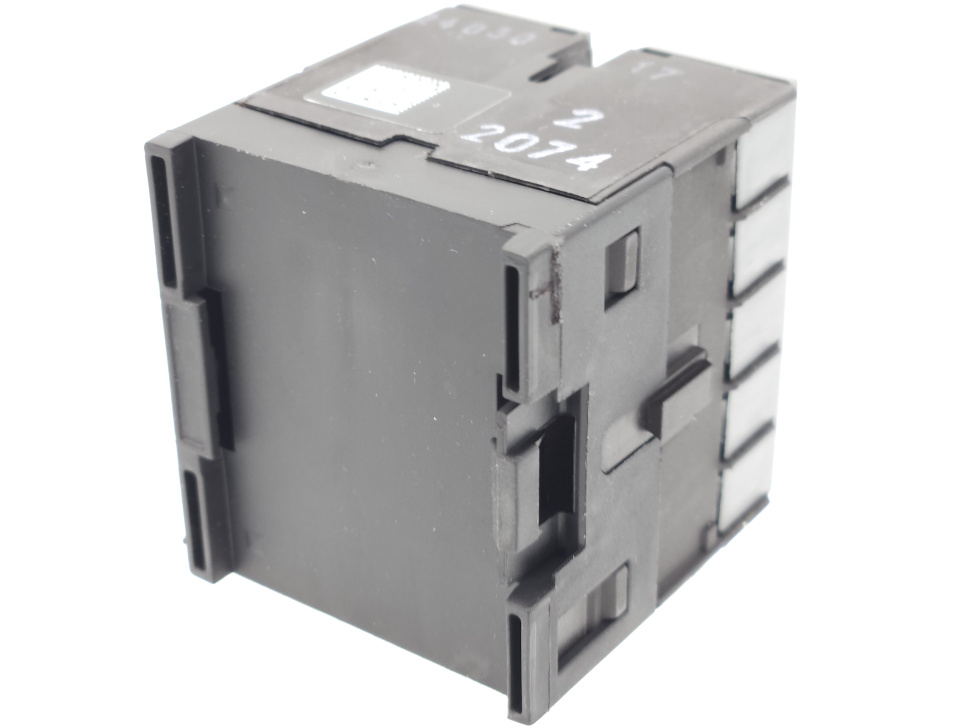 Контактор 230 V. 50-60 Hz Fagor AD-48 DD Контактор 230 V. 50-60 Hz Fagor AD-48 DDЗапчасть на деталировке под номером: 4Название запчасти Fagor на английском языке: Contactor 230 V. 50-60 Hz AD-48 DD.