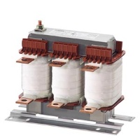 СЕТЕВОЙ ДРОССЕЛЬ ДЛЯ ПЧ, ФАЗ:3, Uн1(В):400, I1(A) / F1(Гц):80 /50, UK(%):2, Lн(мГн):0,176, ТЕМП./ КЛ.ИЗОЛ.:40 /B, IP00, ПОДКЛ.:ПЛОСКИЕ КЛЕММЫ, EN 61558-2-20 >ДРОССЕЛЬ< Siemens 4EP3900-2US00