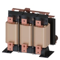 SINAMICS DU/DT Компактный фильтр (интегрированный в шкаф) с ограничением перенапряжений для Силового Модуля /Моторного модуля 500-600V 3AC 250kW 660-690V 3AC 400kW SINAMICS S: 500-690V 3AC 400kW max. cable length 100/150 m Siemens 6SL3000-2DG34-1EA0