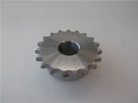 PIGNONE ENTRATA FIANCO DX Z19 C250-320