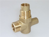 RACCORDO A T IN OTTONE 1/2x1/2x1/4
